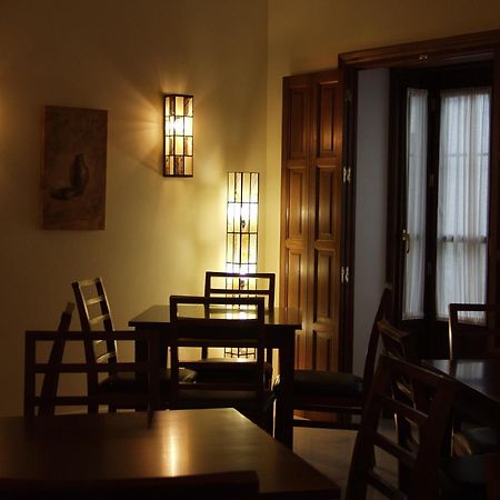 Hotel Las Casas Del Duque Osuna Bagian luar foto