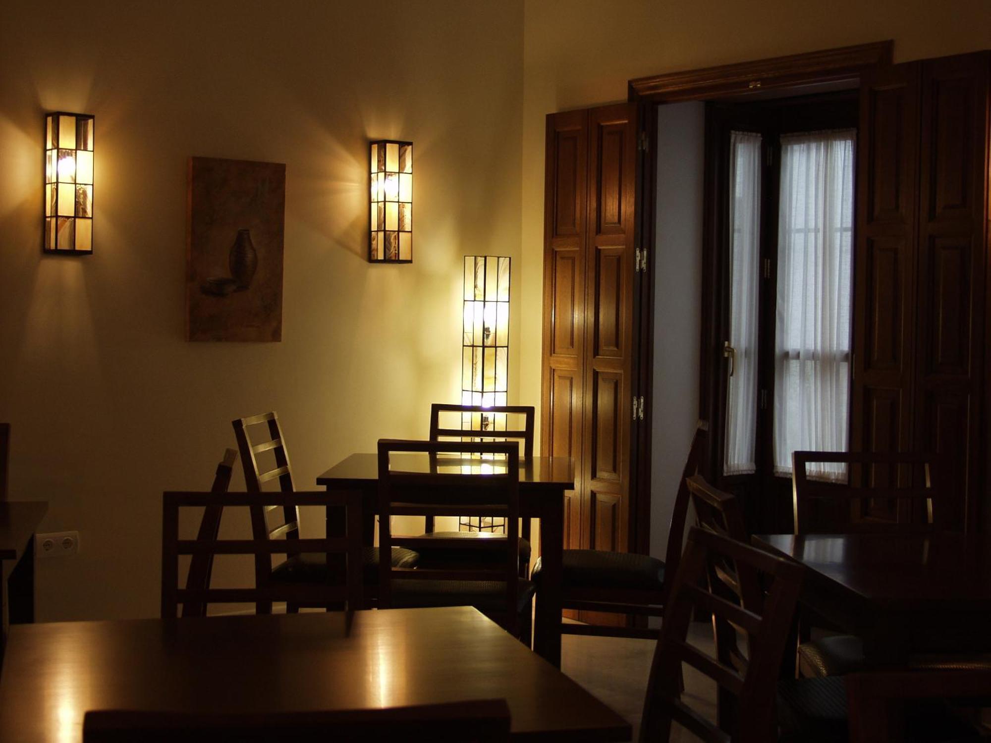 Hotel Las Casas Del Duque Osuna Bagian luar foto