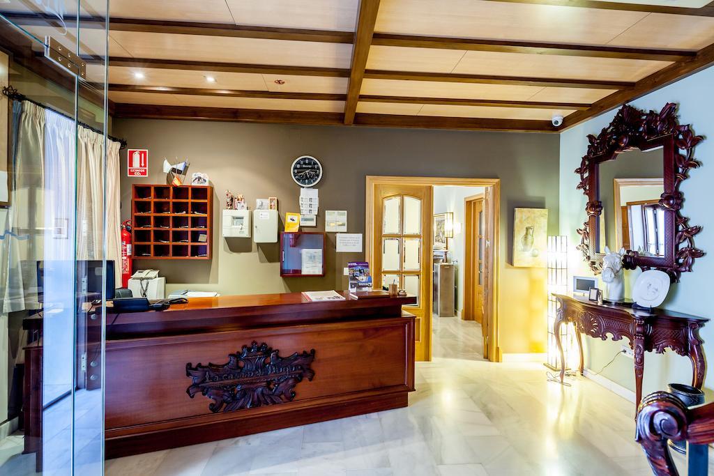 Hotel Las Casas Del Duque Osuna Bagian luar foto