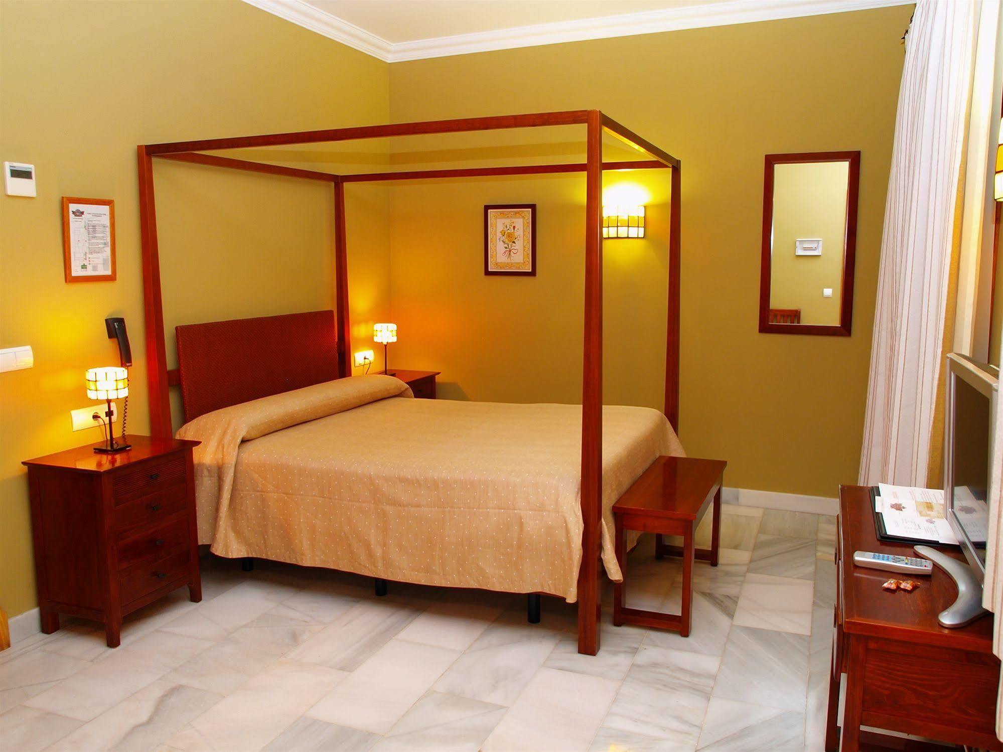 Hotel Las Casas Del Duque Osuna Bagian luar foto