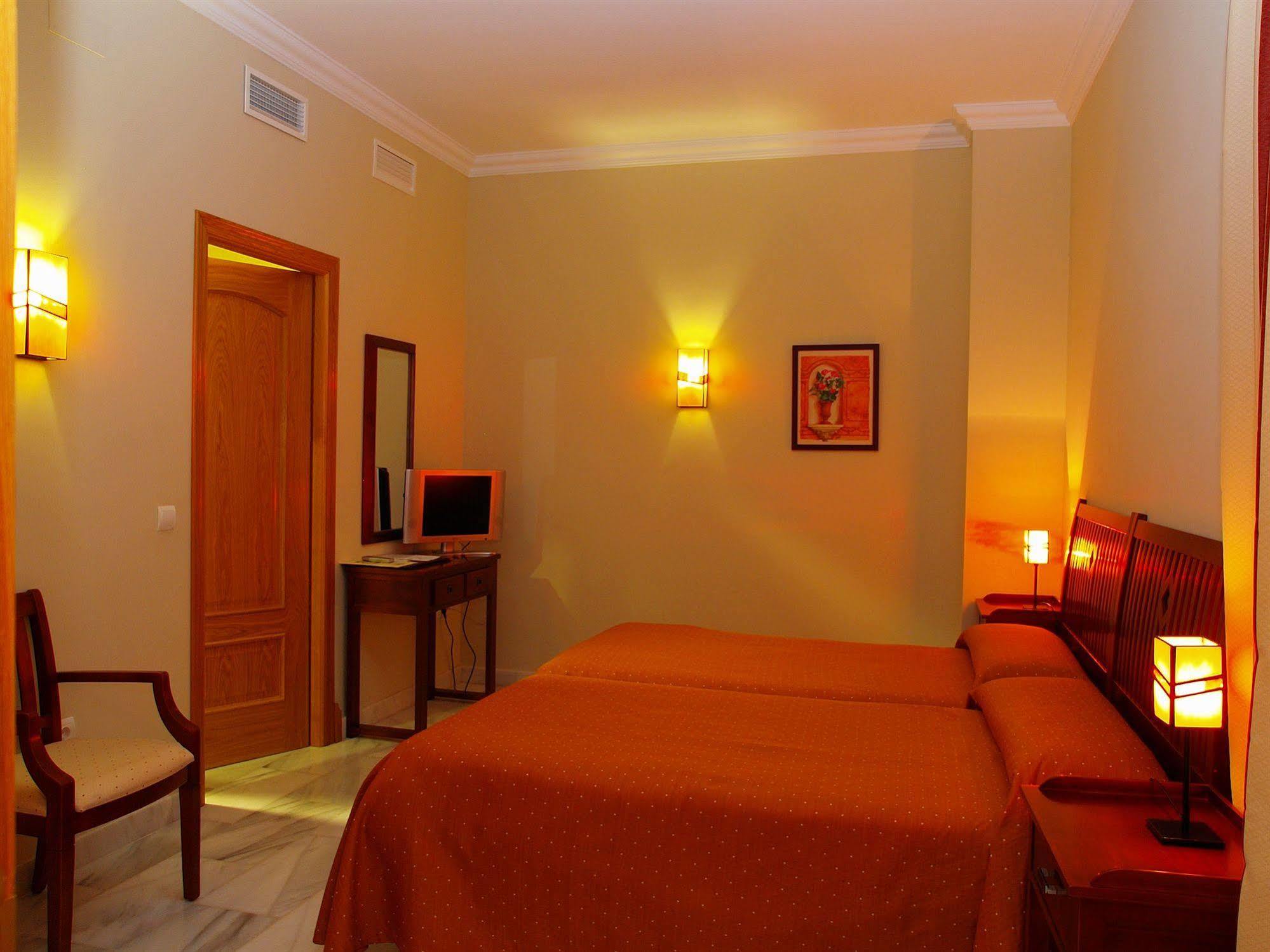 Hotel Las Casas Del Duque Osuna Bagian luar foto