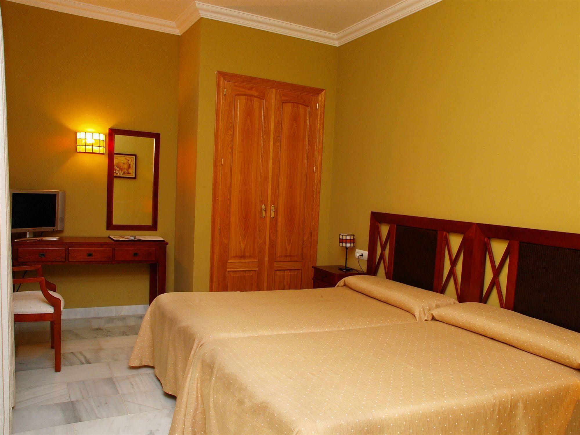 Hotel Las Casas Del Duque Osuna Bagian luar foto